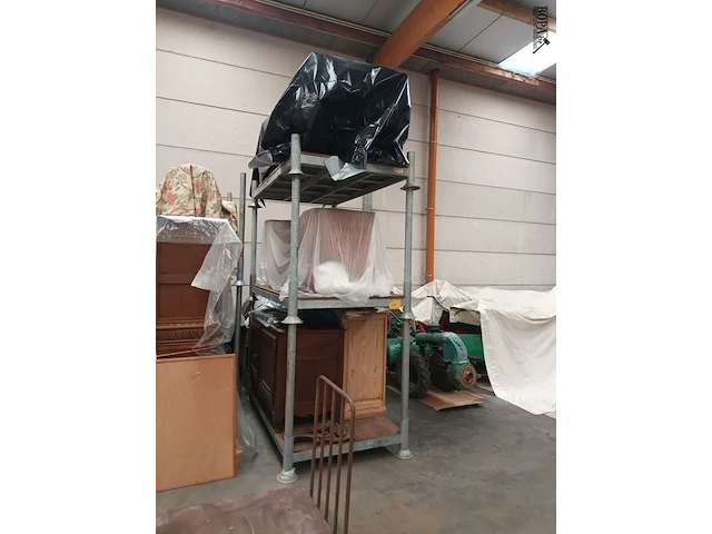 Lot 177 - gegalvaniseerd stapelrek. 31 stuks - afbeelding 5 van  5