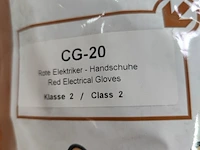 Lot 177 - isolerende handschoenen en hamer - afbeelding 3 van  4