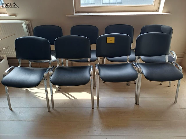 Lot 177 - vergaderstoelen. 8 stuks - afbeelding 1 van  3
