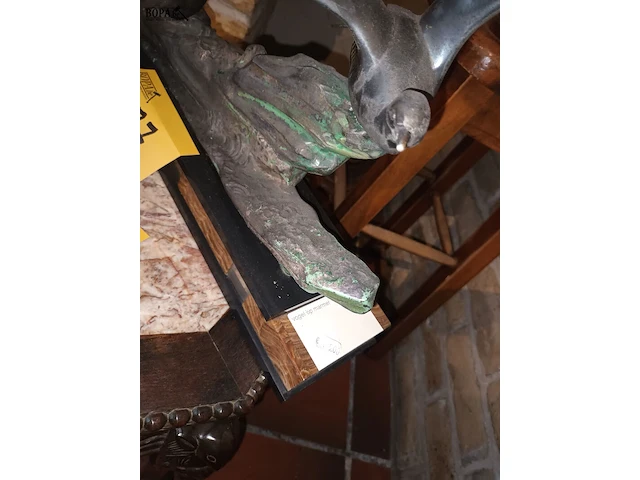 Lot 177 - vogels op marmer - afbeelding 2 van  5