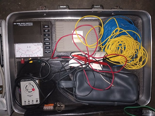 Lot 178 - koffers met testtoestellen. 3 stuks - afbeelding 5 van  7