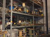 Lot 179 - grijs metalen magazijnrek. 2 stuks - afbeelding 1 van  3