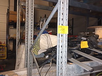 Lot 179 - grijs metalen magazijnrek. 2 stuks - afbeelding 2 van  3