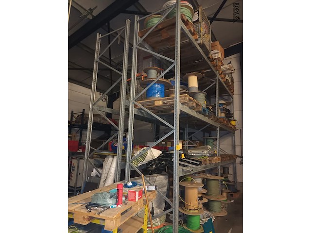 Lot 179 - grijs metalen magazijnrek. 2 stuks - afbeelding 3 van  3