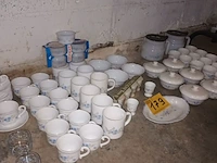 Lot 179 - servies arcopal romantique. 97 stuks - afbeelding 2 van  7
