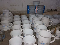 Lot 179 - servies arcopal romantique. 97 stuks - afbeelding 5 van  7