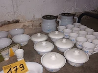 Lot 179 - servies arcopal romantique. 97 stuks - afbeelding 6 van  7
