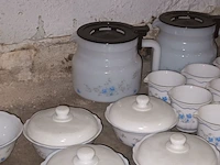 Lot 179 - servies arcopal romantique. 97 stuks - afbeelding 7 van  7
