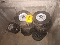 Lot 179 - wiel zuigmond. 12 stuks - afbeelding 1 van  3