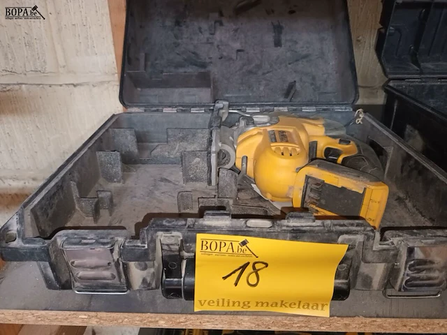 Lot 18 - accu decoupeerzaag dewalt - afbeelding 1 van  4