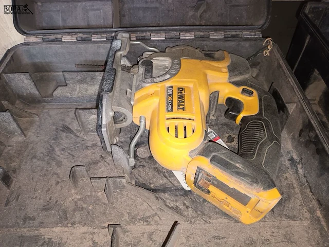 Lot 18 - accu decoupeerzaag dewalt - afbeelding 2 van  4
