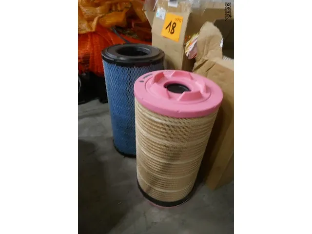 Lot 18 - air filters - afbeelding 3 van  3