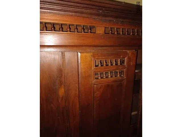 Lot 18 - antieke kast met schuifdeuren - afbeelding 3 van  4