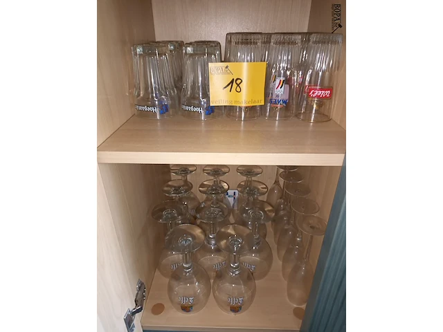 Lot 18 - bierglazen - afbeelding 1 van  3