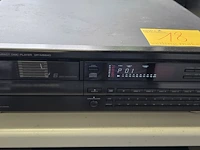 Lot 18 - cd speler 6 disc kenwood dp-m 6640 - afbeelding 2 van  4
