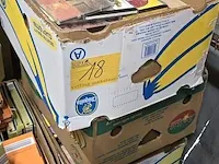 Lot 18 - cd’s, 3 bananendozen - afbeelding 1 van  3