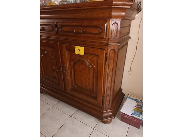 Lot 18 - dressoir kast met spiegel - afbeelding 1 van  5
