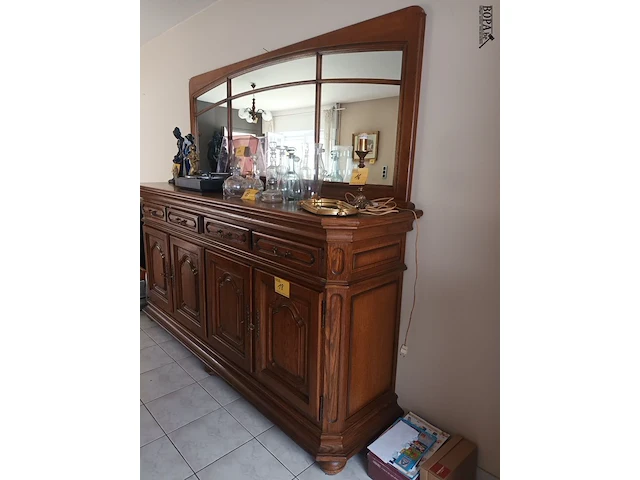 Lot 18 - dressoir kast met spiegel - afbeelding 2 van  5