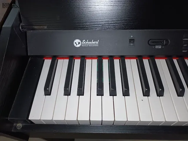 Lot 18 - elektronische piano shubert - afbeelding 2 van  7