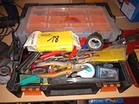 Lot 18 - gevulde materiaalkoffer - afbeelding 1 van  4