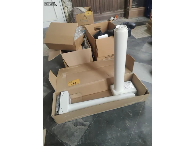 Lot 18 - ikea elektrische tafelpoten - afbeelding 1 van  3