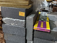 Lot 18 - isolatieblokken en plafondpanelen - afbeelding 1 van  4