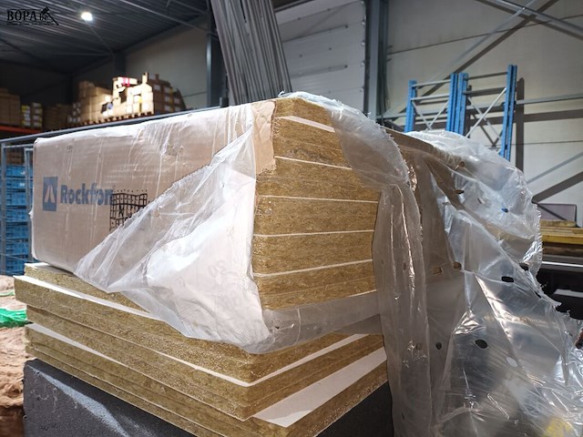 Lot 18 - isolatieblokken en plafondpanelen - afbeelding 2 van  4