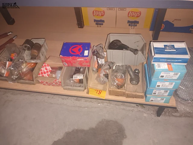 Lot 18 - kogelgewrichten en spoorstangeinden - afbeelding 1 van  9