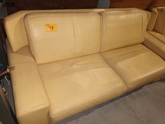 Lot 18 - lederen sofa - afbeelding 1 van  4