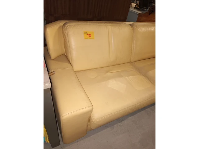 Lot 18 - lederen sofa - afbeelding 2 van  4