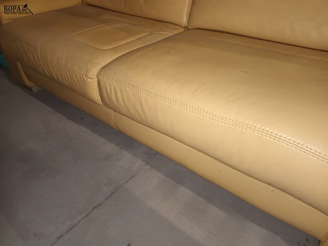Lot 18 - lederen sofa - afbeelding 4 van  4