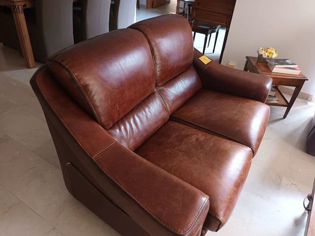 Lot 18 - lederen sofa - afbeelding 2 van  5