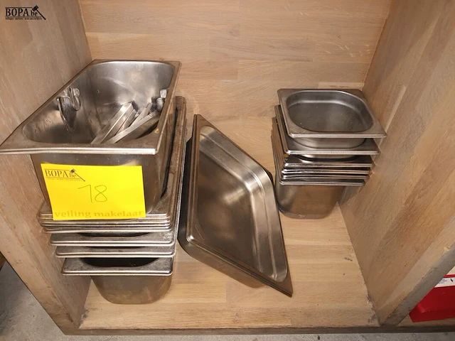 Lot 18 - rvs gastronorm bakken. 15 stuks - afbeelding 1 van  3