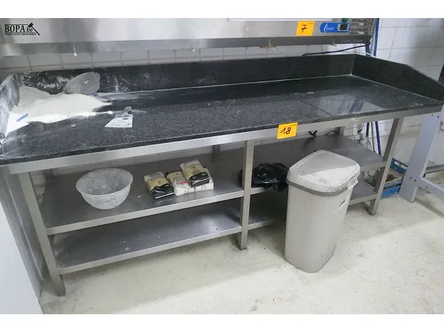 Lot 18 - rvs pizzawerktafel - afbeelding 1 van  5