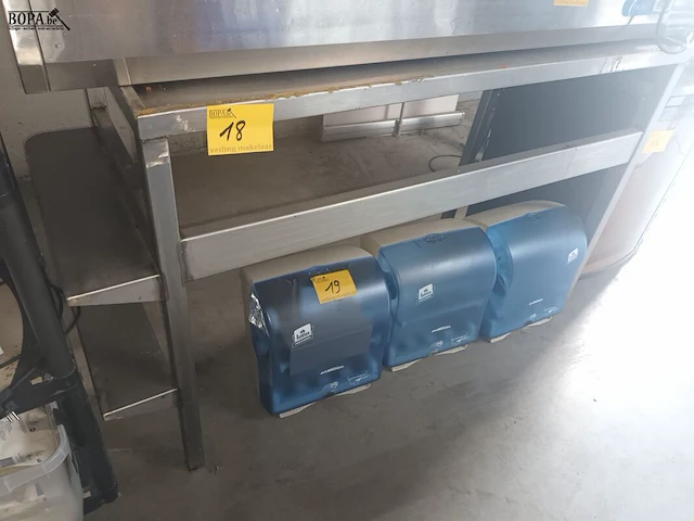 Lot 18 - rvs werktafel - afbeelding 4 van  4