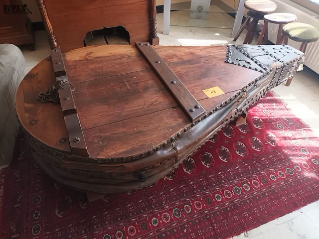 Lot 18 - salontafel blaasbalg en tapijt - afbeelding 1 van  4