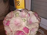 Lot 18 - tafellamp bloemen - afbeelding 2 van  4