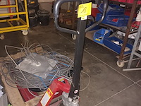 Lot 18 - transpalet kramp - afbeelding 1 van  3