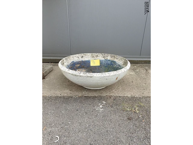 Lot 18 - vintage beton schaal - afbeelding 1 van  5