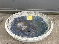 Lot 18 - vintage beton schaal - afbeelding 5 van  5