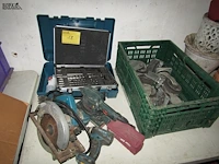 Lot 18 - werkmateriaal en zwenkwielen - afbeelding 1 van  2