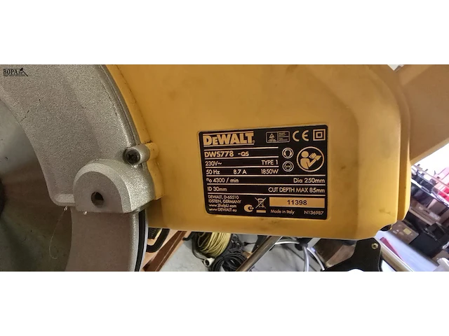 Lot 180 - afkortzaag dewalt dws 778 - afbeelding 2 van  4