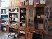 Lot 180 - houten wandkast - afbeelding 1 van  4