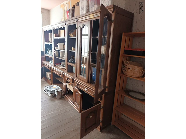 Lot 180 - houten wandkast - afbeelding 2 van  4
