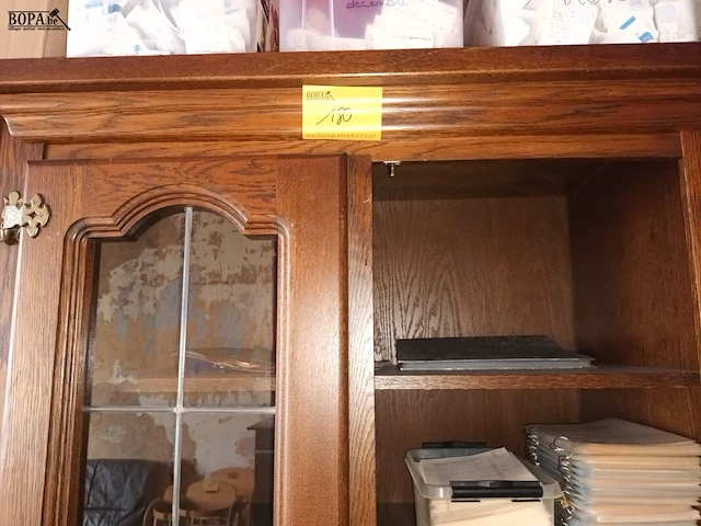 Lot 180 - houten wandkast - afbeelding 4 van  4