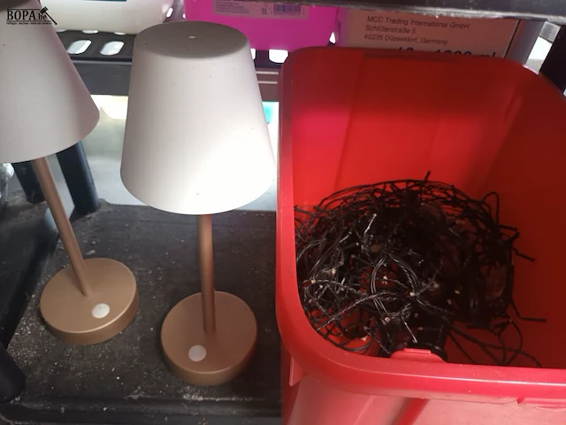 Lot 180 - lot verlichting en lampen - afbeelding 5 van  5