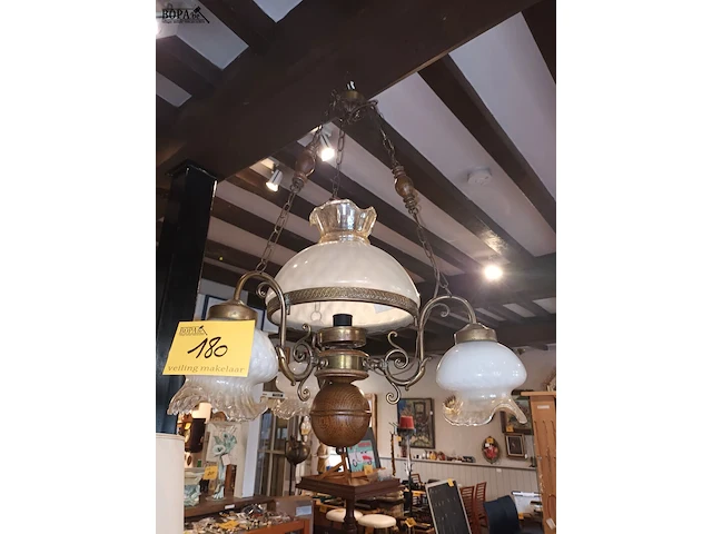 Lot 180 - luster met glazen kappen - afbeelding 1 van  4