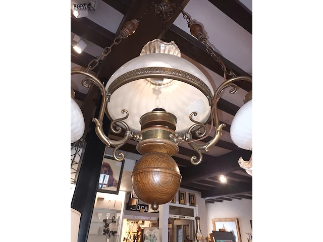 Lot 180 - luster met glazen kappen - afbeelding 2 van  4