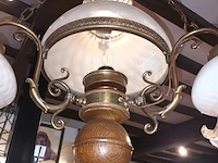 Lot 180 - luster met glazen kappen - afbeelding 2 van  4