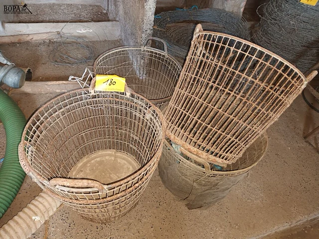 Lot 180 - metalen aardappelmanden. 5 stuks - afbeelding 1 van  3